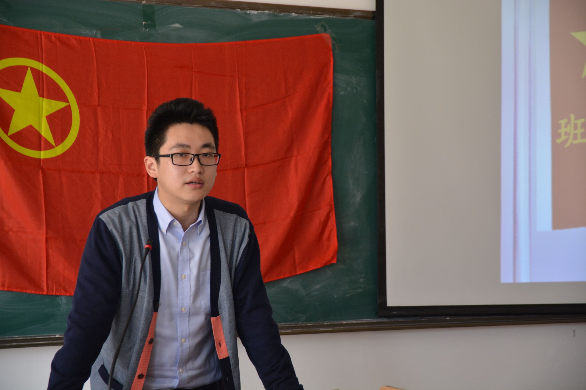 导员讲话.jpg